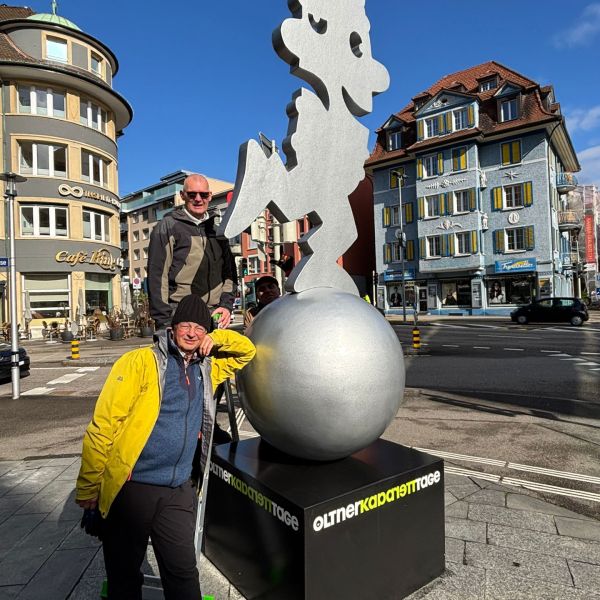 Heute Abend geht es endlich los mit den 39. Oltner Kabarett-Tagen. Möglich gemacht haben das fast 120 Helferinnen und Helfer. Wie auf den Bildern teils mit grossem körperlichem und zeitlichem Aufwand, damit heute Abend alles bereit steht! Ihnen wie auch all unseren Sponsoren und Partnern ein grosses Dankeschön!
https://www.kabarett.ch/sponsoren/
Wir freuen uns auf die nächsten 11 Tage mit grossartigen Künstlerinnen und Künstlern aus nah und fern. Es gibt noch einige Tickets zu erwerben, also spontan zugreifen: https://www.kabarett.ch/programm/2026/
#OKT #Olten #Oltnerkabaretttage #Kabarett
#Satire #kabarettschweiz #Schützi #Stadttheater #Theaterstudio #Lichtspiel #Schwagertheater #oltenentdecken