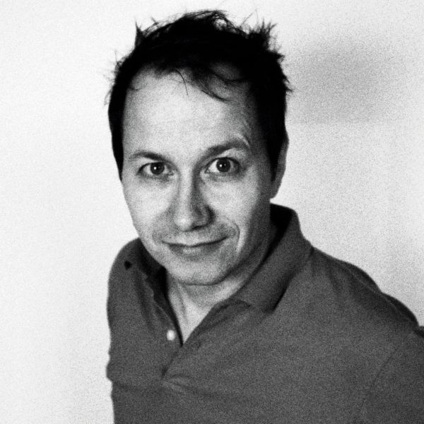 Marco Tschirpke: Dichten, bis ich Dresche kriege
8. Mai, 20:00 Uhr, Theaterstudio Olten
Tickets noch zu haben! https://www.kabarett.ch/event/marco-tschirpke-dichten-bis-ich-drescher-kriege/
Das Programm des gewieften Pianistes aus Berlin besticht mit überraschenden Wendungen. Tschirpkes Pointen werden oft – auch wegen des enormen Tempos – nicht auf Anhieb verstanden. Ein geistig rasantes und hochstehendes, aber auch anspruchsvolles Feuerwerk.
marco-tschirpke.de